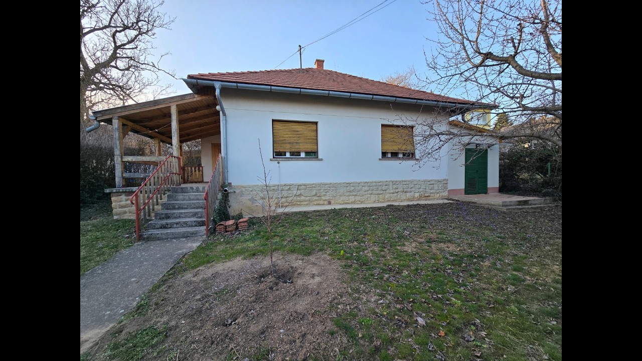 Balatonalmádi eladó nyaraló