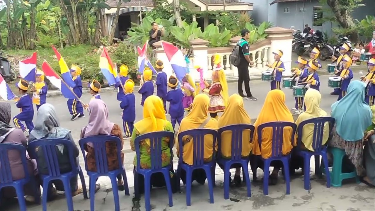 Mayoret terkecil// drumband TK kunti bungkal // amazing