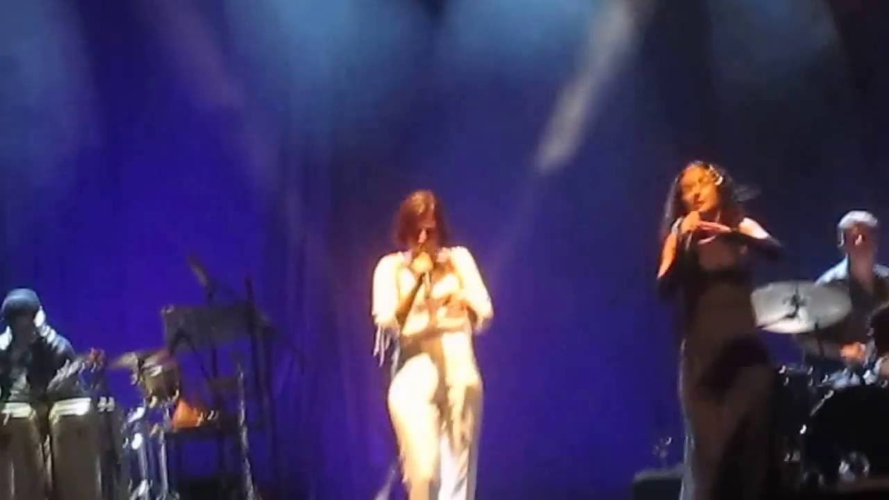 Marisa Monte & Carminho - Dan&ccedil;a da Solid&atilde;o (ao vivo em Serralves, Porto 2016)
