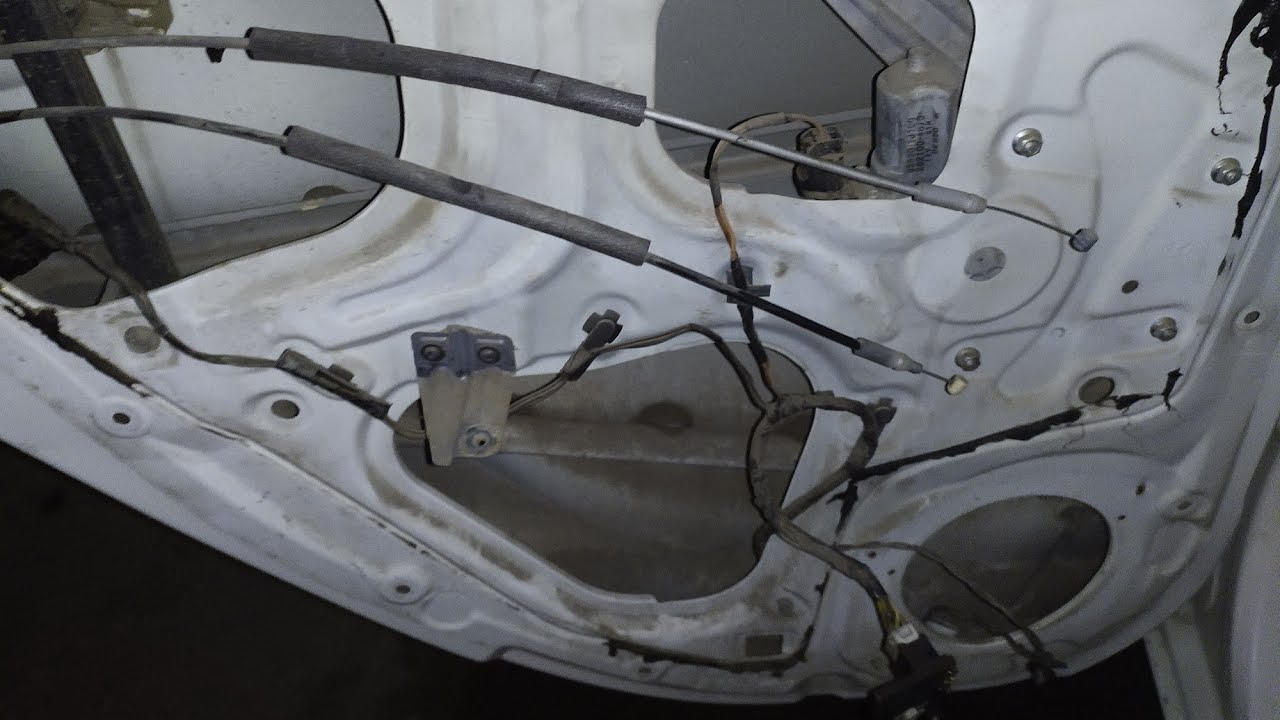 How to remove rear door panel of Hyundai i20