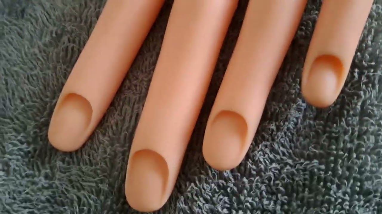 HACIENDO UÑAS A UNA 