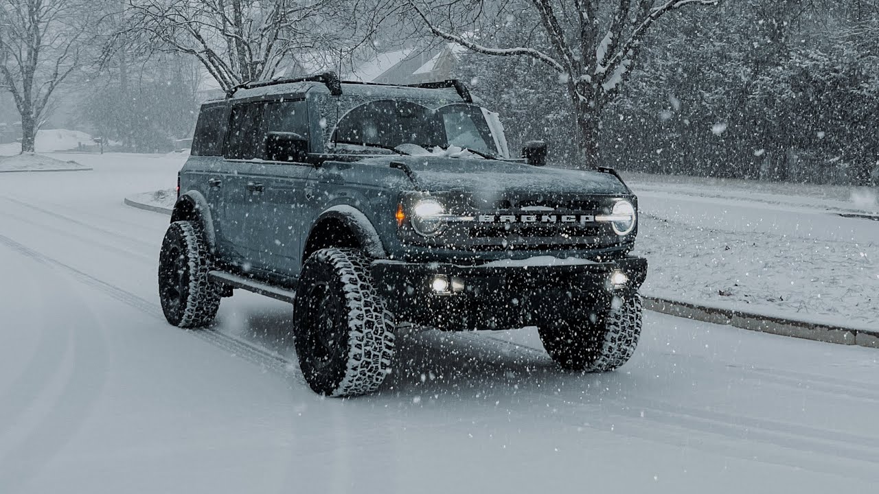 Ford Bronco + Georgia Heavy Snow (moving stills / snow ASMR - 4K)