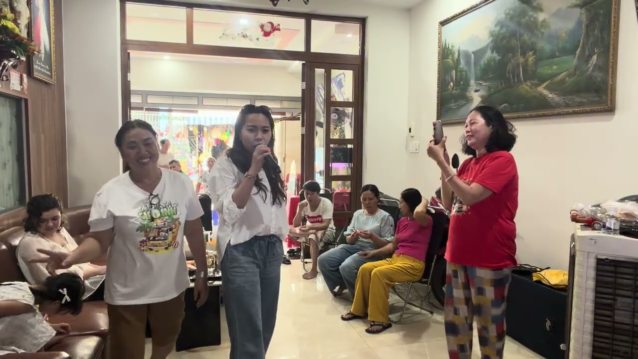 Ghé thăm nhà Cậu Mợ quá vui và bất ngờ với vườn rau trên sân thượng 