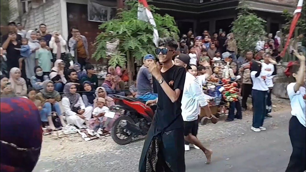 Heboh! MAS IYUN dan Sobat Ngarit Ikut Karnaval Banyu Urip Kalidawir 