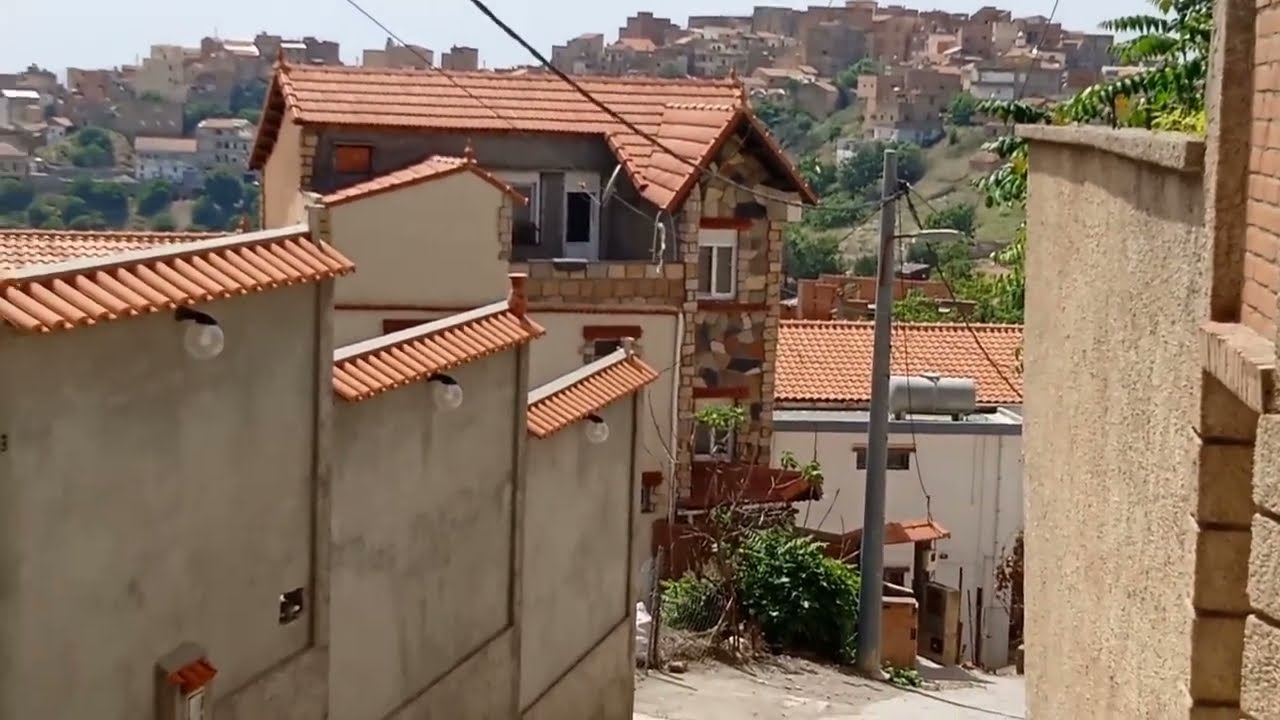 Ath-larba, un des villages de Beni-yenni, fief de la bijouterie. Le 30/05/2022.