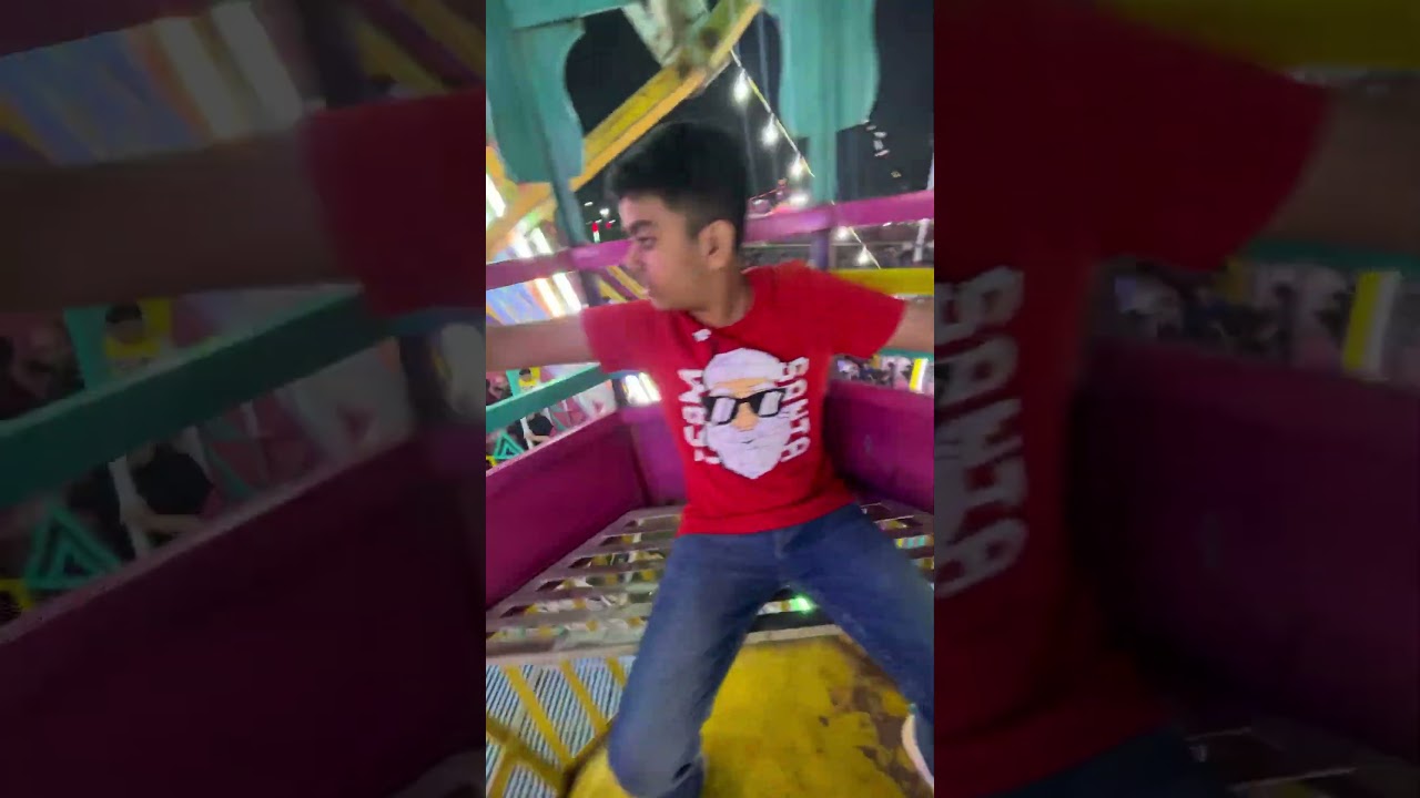 It&rsquo;s too scary😱 first time trying giant wheel #dussehra #mela #rides #shorts #youtubeshorts #viral
