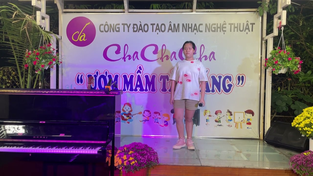 Xuân Trí đàn & hát - Nỗi đau giữa hòa bình - Nguyễn Văn Chung