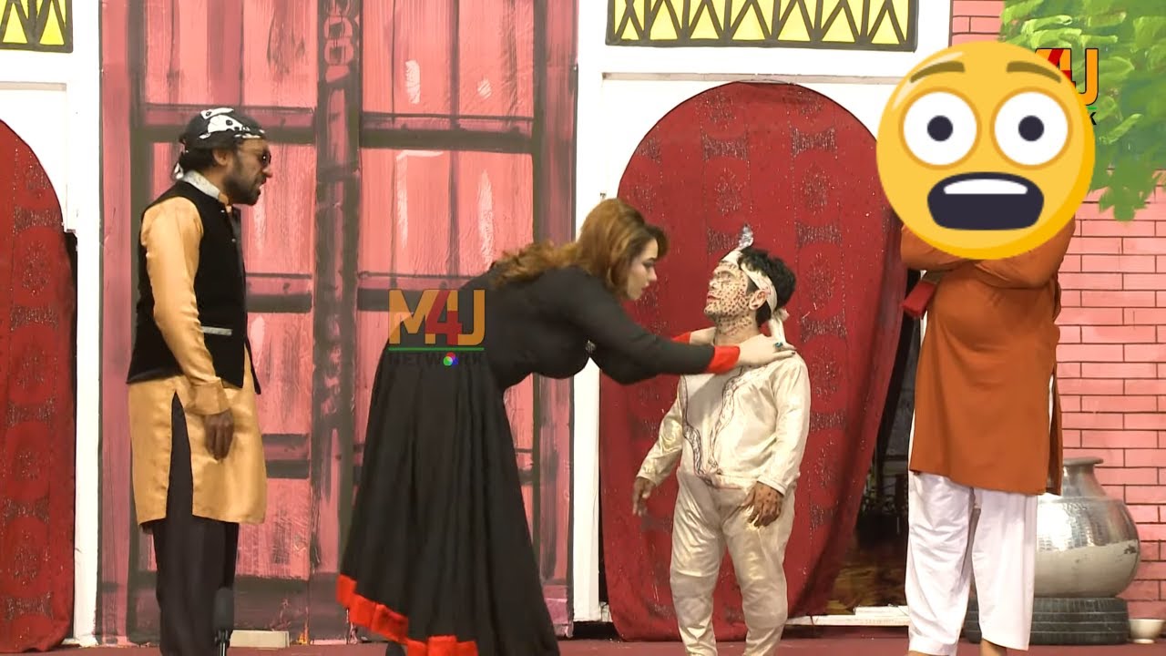 Vicky Kodu with Sheezah and Amjad Rana,Nadeem Chitta | Stage Drama Jadugar Saiyan | Comedy Clip 2019