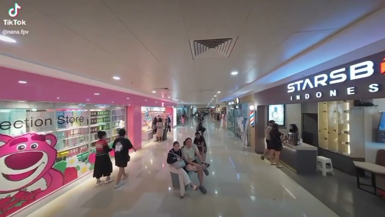 Lagi bersantai dulu dalam Mega mall Batam center ini terbagi drone Nana fvp gays yuk gaskeun 🔥🔥🔥