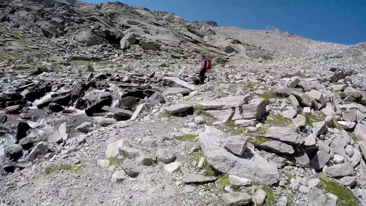 sentieri della valle d'Aosta Valnontey (frazione di Cogne) casolari dell'Herbetet - bivacco Leonessa
