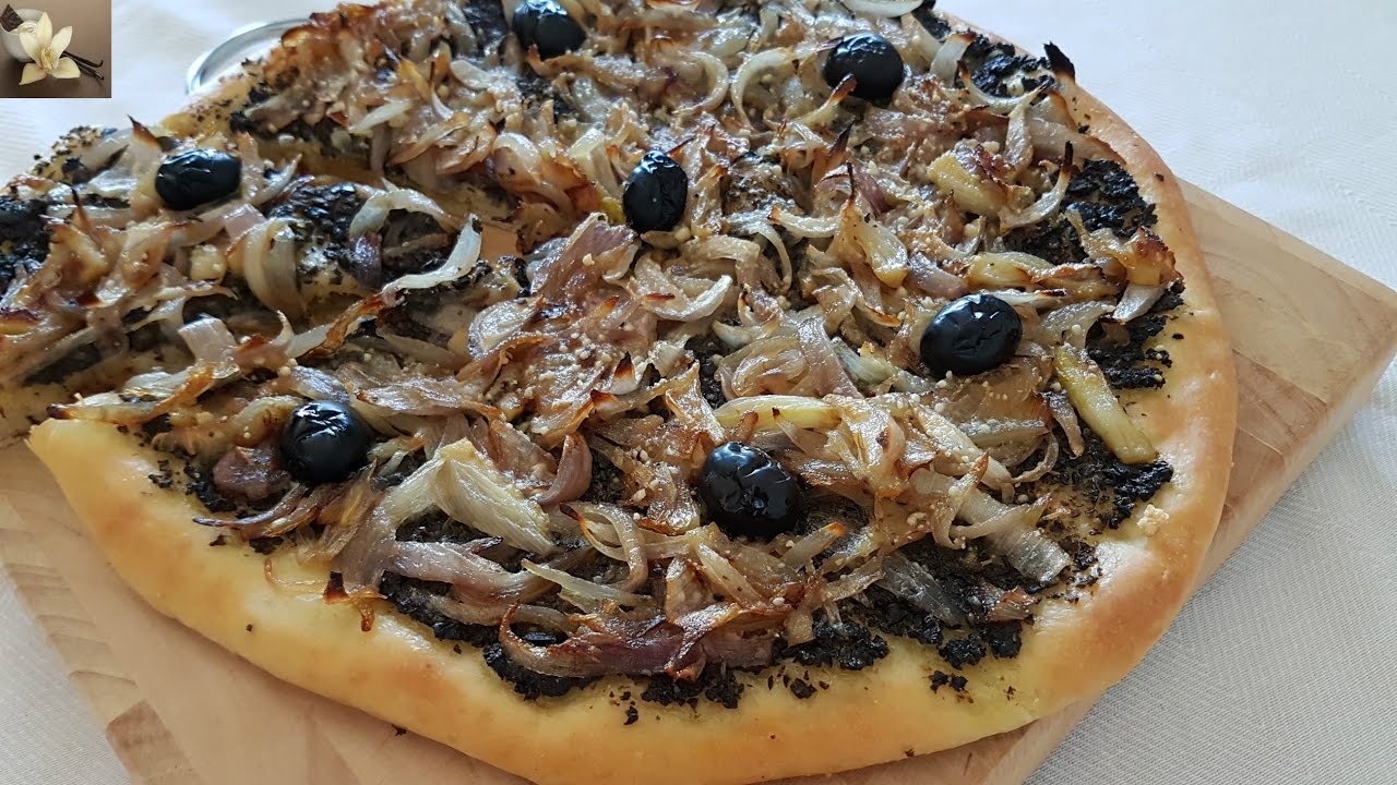 pizza d'oignons tapenade d'olive/Onions pizza wth olive tapenade/وصفة البيتزا بالبصل و معجون الزيتون