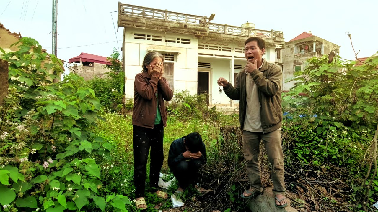 Homeless People Burst into Tears When Given an Abandoned House