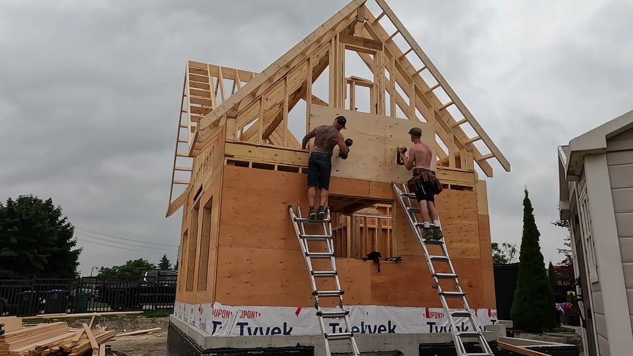 Framing the house   4K
