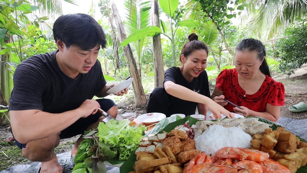 Ba cô cháu ra vườn ăn THỊT LUỘC, TÔM, BẠCH TUỘC, CHẢ CỐM… chấm mắm tôm quá đã luôn