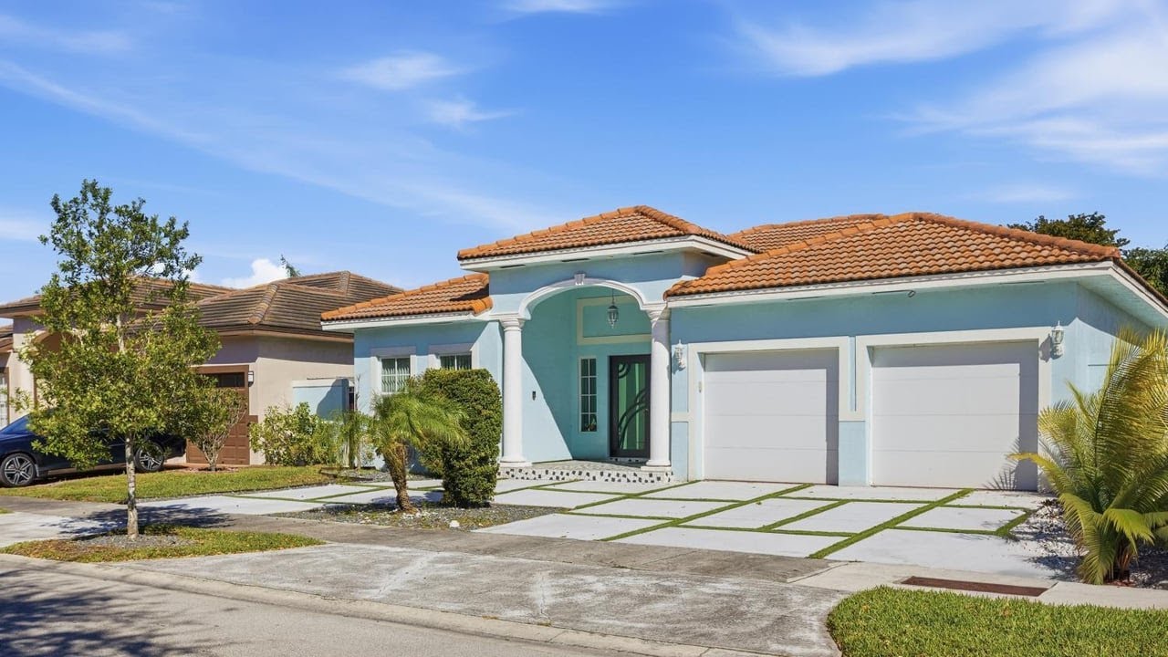 8725 NW 148th Terrace, Miami Lakes, FL