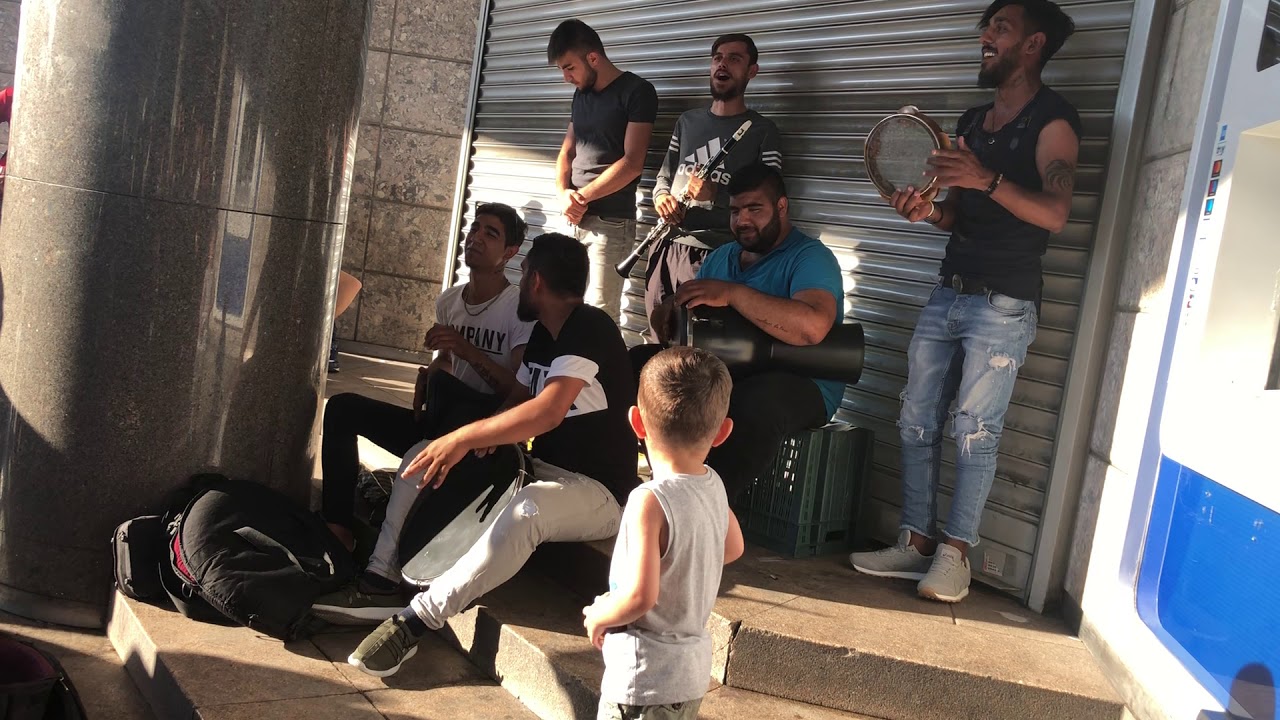 DARBUKA ŞOV İLE ÜNLÜ OLDULAR (mavi mavi masmavi)