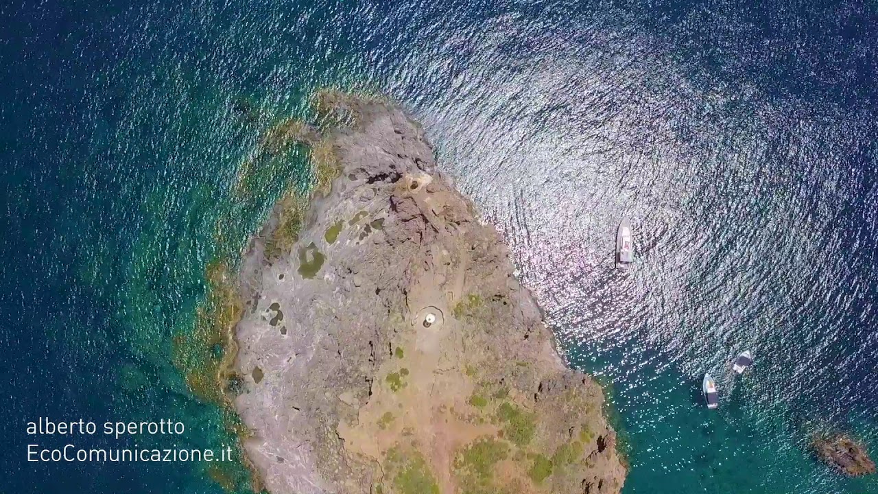 Pantelleria: un'isola di terra e di mare (riprese aeree con drone)