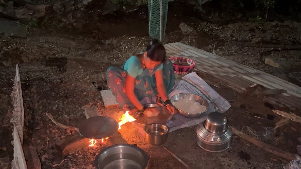 नवऱ्यान आणलं बोकडाच मटण करायला चालू हाय चुलीवर ।पुजाला देती वाटीबर रस्सा आणी मटण 😭#गावठीपुनम 