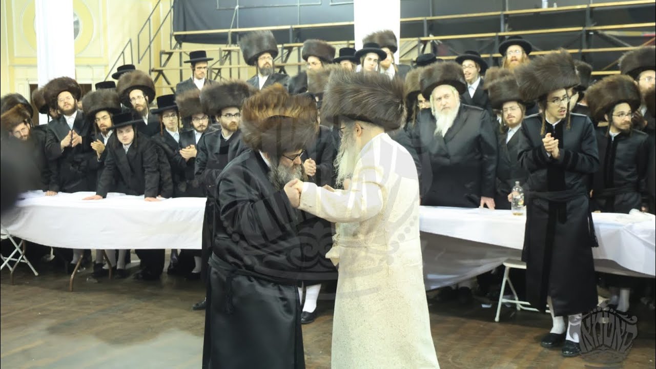 Satmar Rebbe R&rsquo; Zalmen Leib Dancing With His Son The Mechuten At His Grandson&rsquo;s Wedding