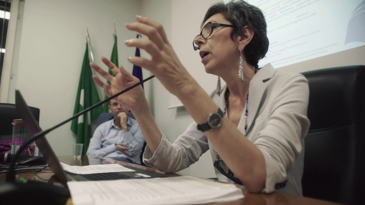 ROSSELLA VALDRE' Tessere la Cura: lo Psicoanalista fa l'impossibile