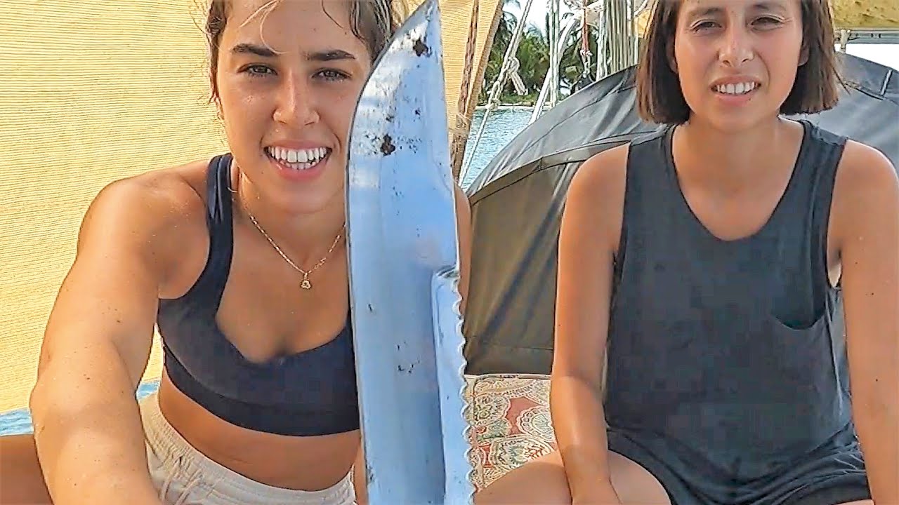 Ep. 387 Boat life in paradise and a knife - Panama Cruising