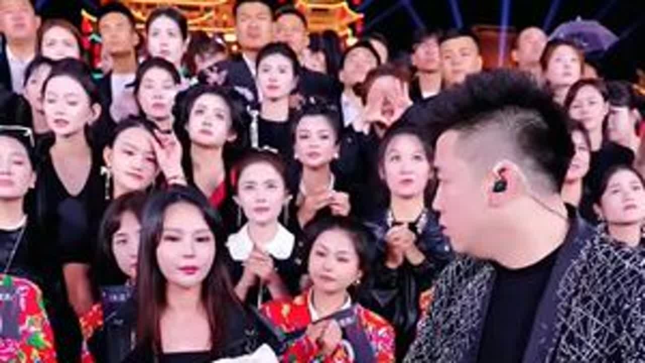 百万粉丝网红天衣勇闯木森大舞台，一首接一首让木森不敢相信耳朵 #木森大舞台#木森大舞台有才你就来#人气爆棚 #木森#音乐分享