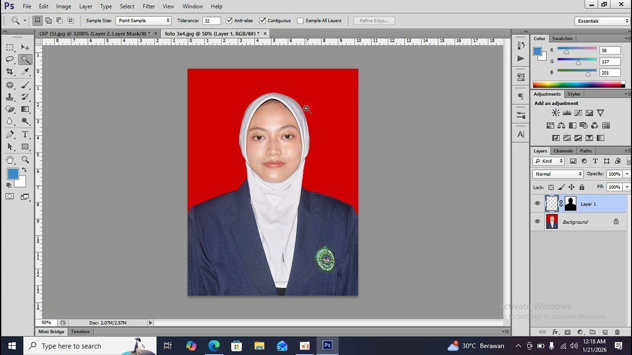 Cara mengganti background di aplikasi photoshop dengan sempurna
