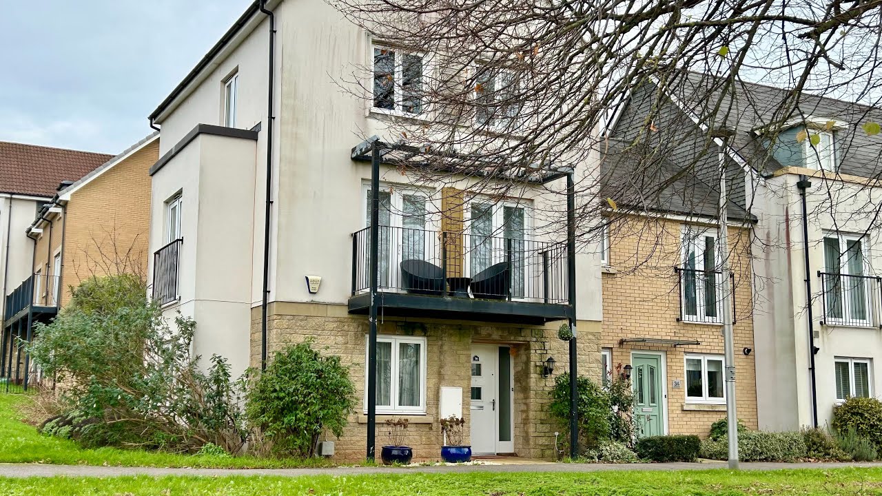 36 Admiral Way, Exeter