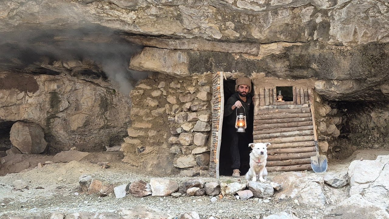 «Оказалась в ловушке в дикой природе со своей собакой –строю в одиночку секретное убежище в пещере!»