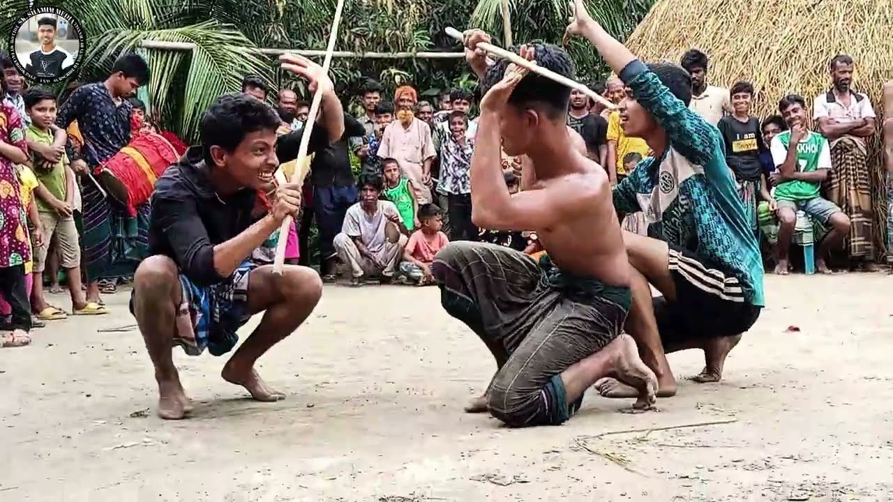 ছোটদের লাঠি খেলা। শাজার মাদার বাঁশ। কুনকুনিয়া পূর্ব পাড়া, কাজিপুর, সিরাজগঞ্জ। ২০২৫