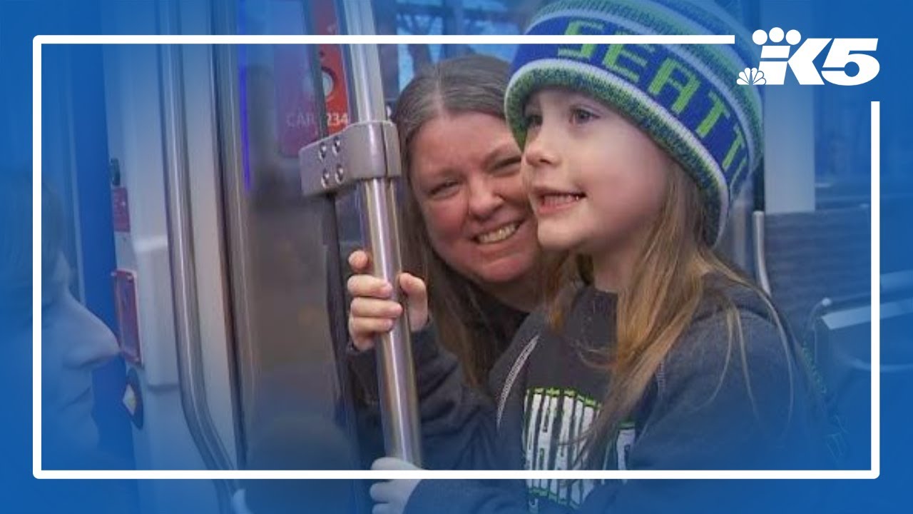 Fans flood light rail to get to downtown Seattle ahead of Seahawks parade