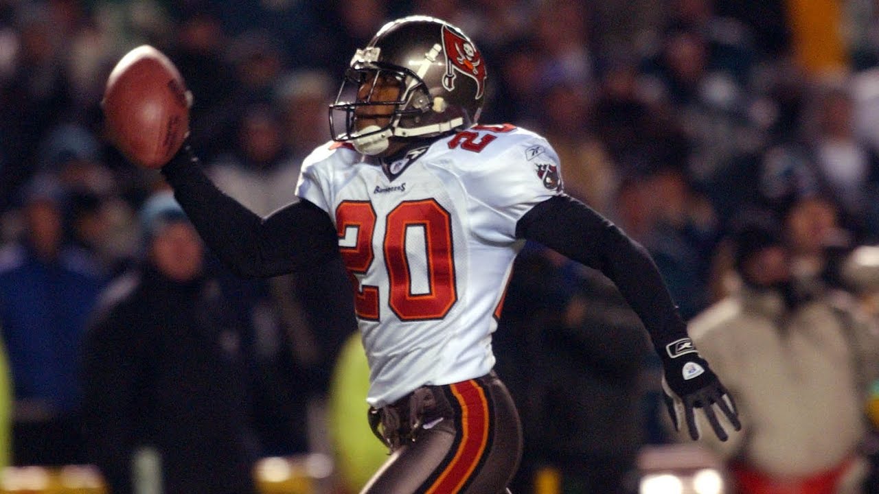 Ronde Barber Shuts Down the Vet (2002)