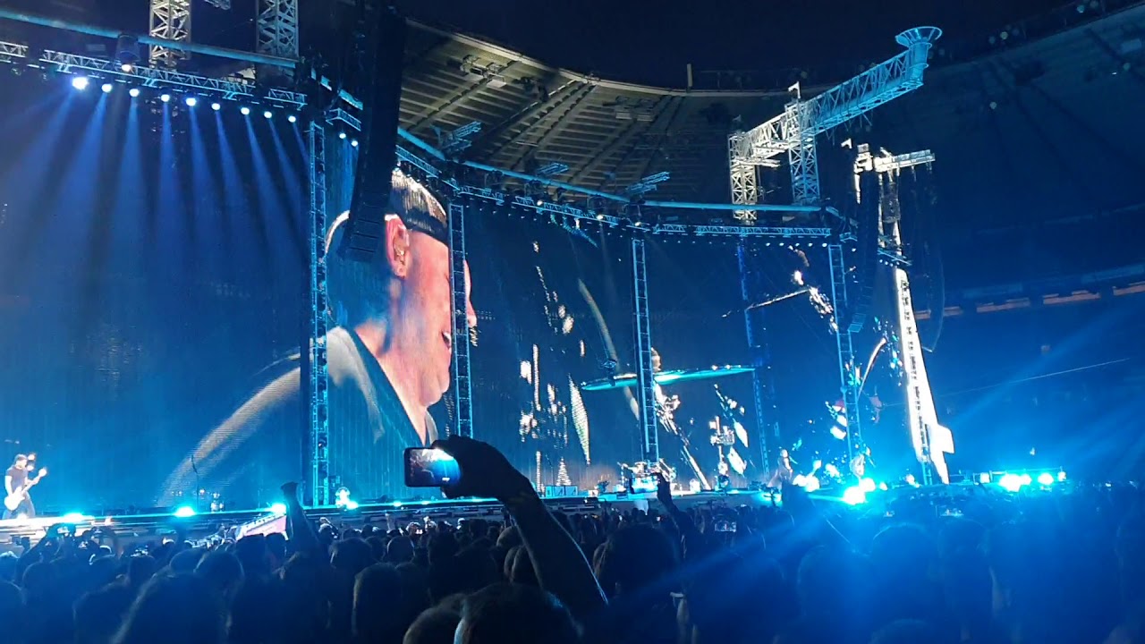 Metallica-Enter Sandman live at Twickenham stadium