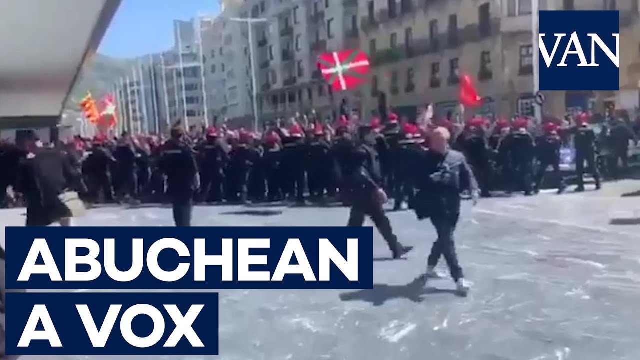Abuchean a Vox a la salida de un acto en San Sebastián