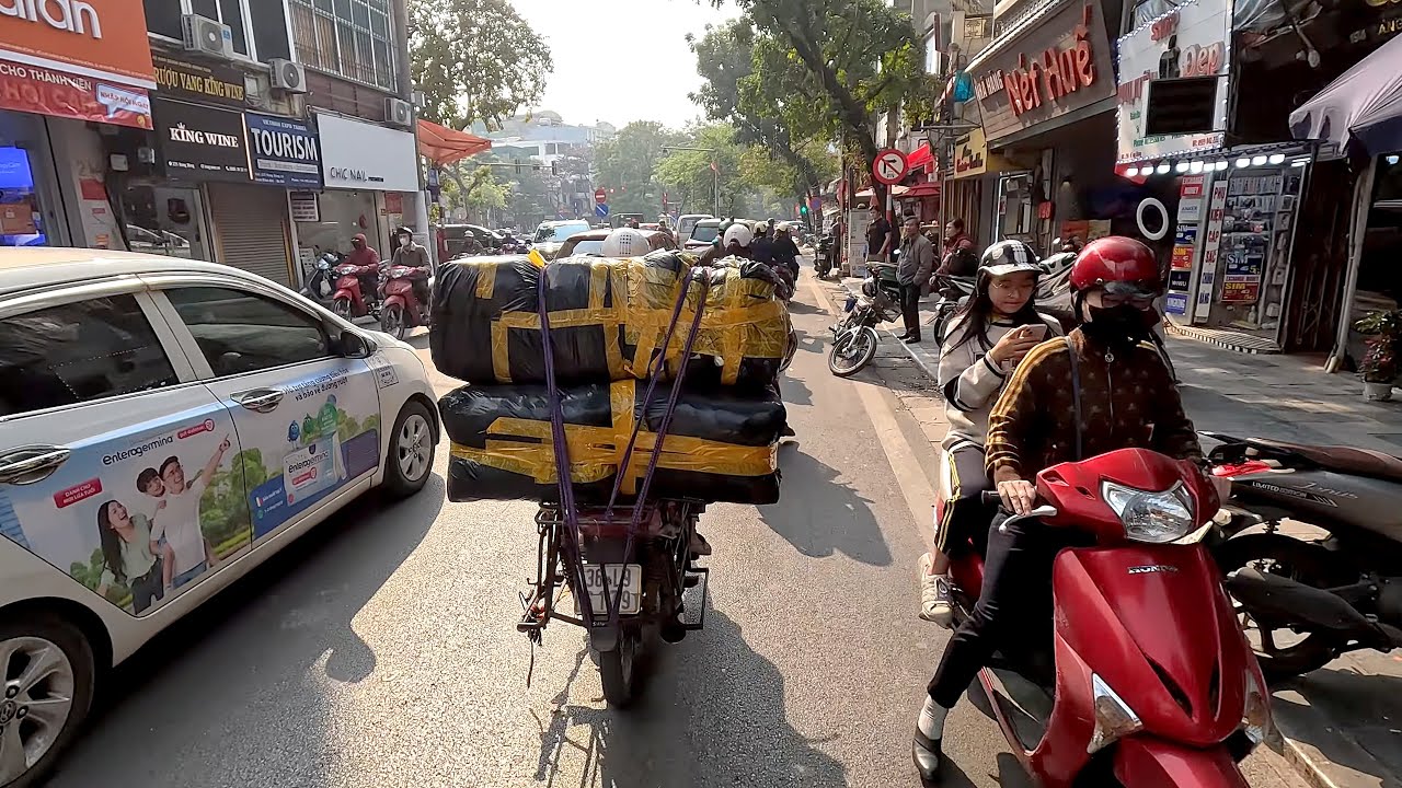 The Madness of Hanoi Traffic &bull; Vietnam &bull; 🇻🇳