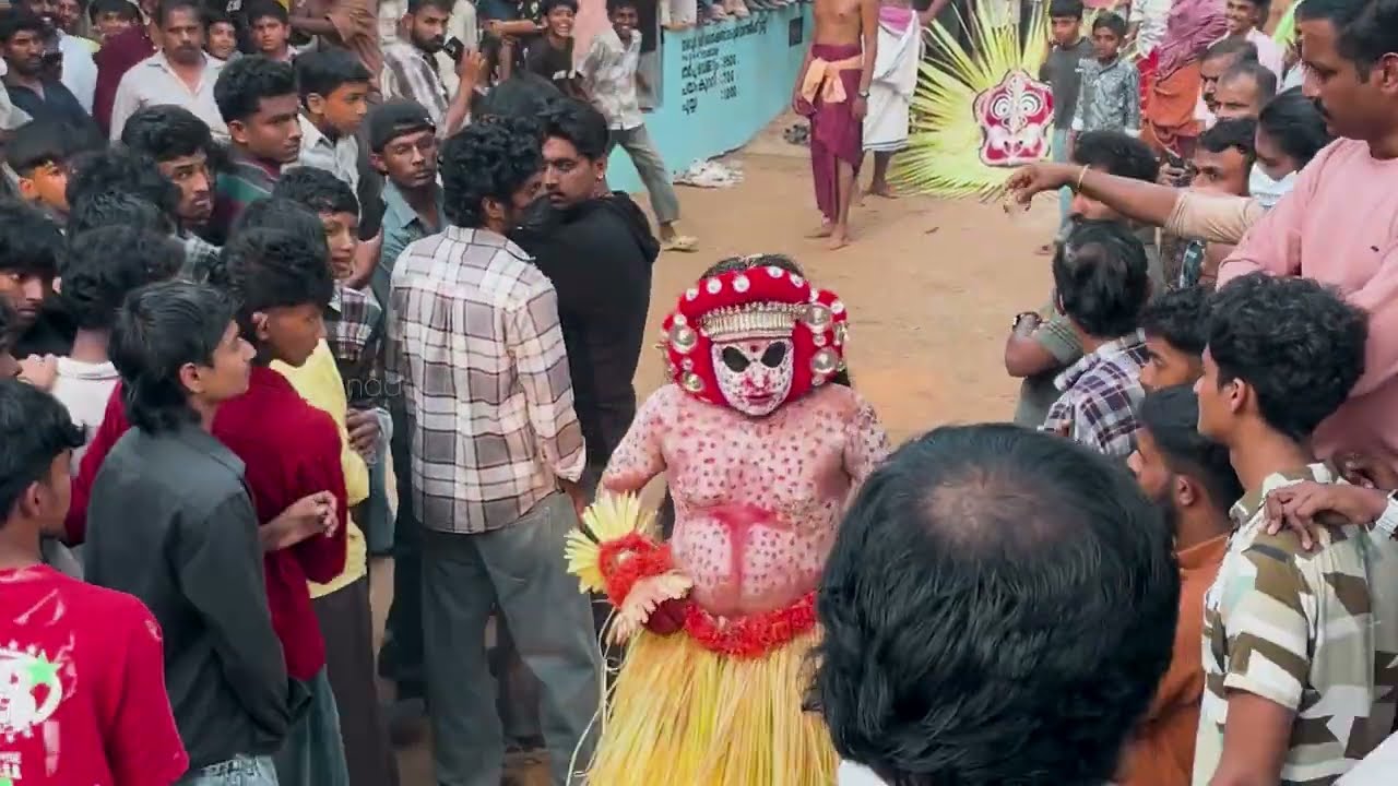 Kaithachamundi theyyam നരവൂർ ശ്രീ തൈക്കണ്ടി മടപ്പുര കൈത ചാമുണ്ഡി തെയ്യം | Kuthuparamb Naravoor