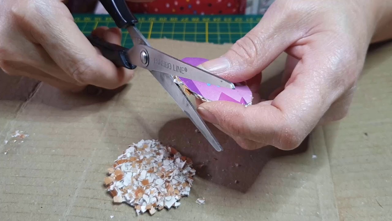 Pendientes echo con cáscaras de huevo