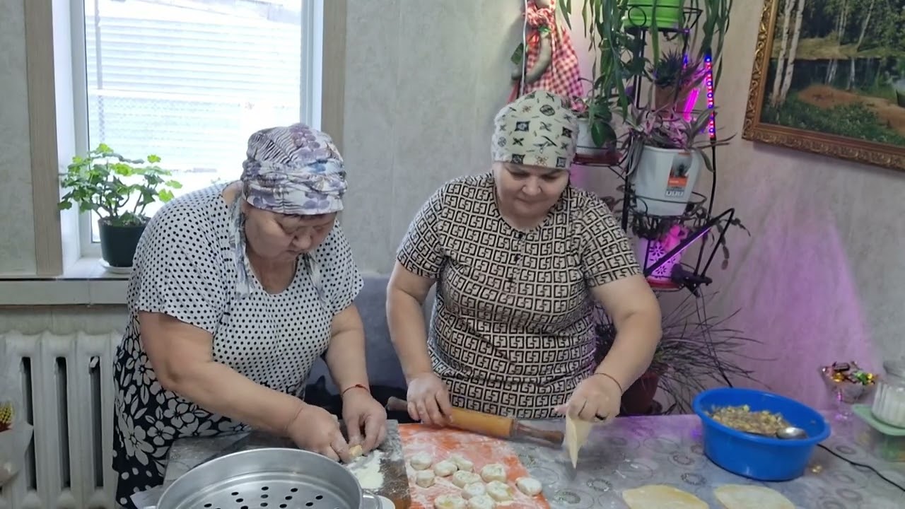 Манты из яичного теста.