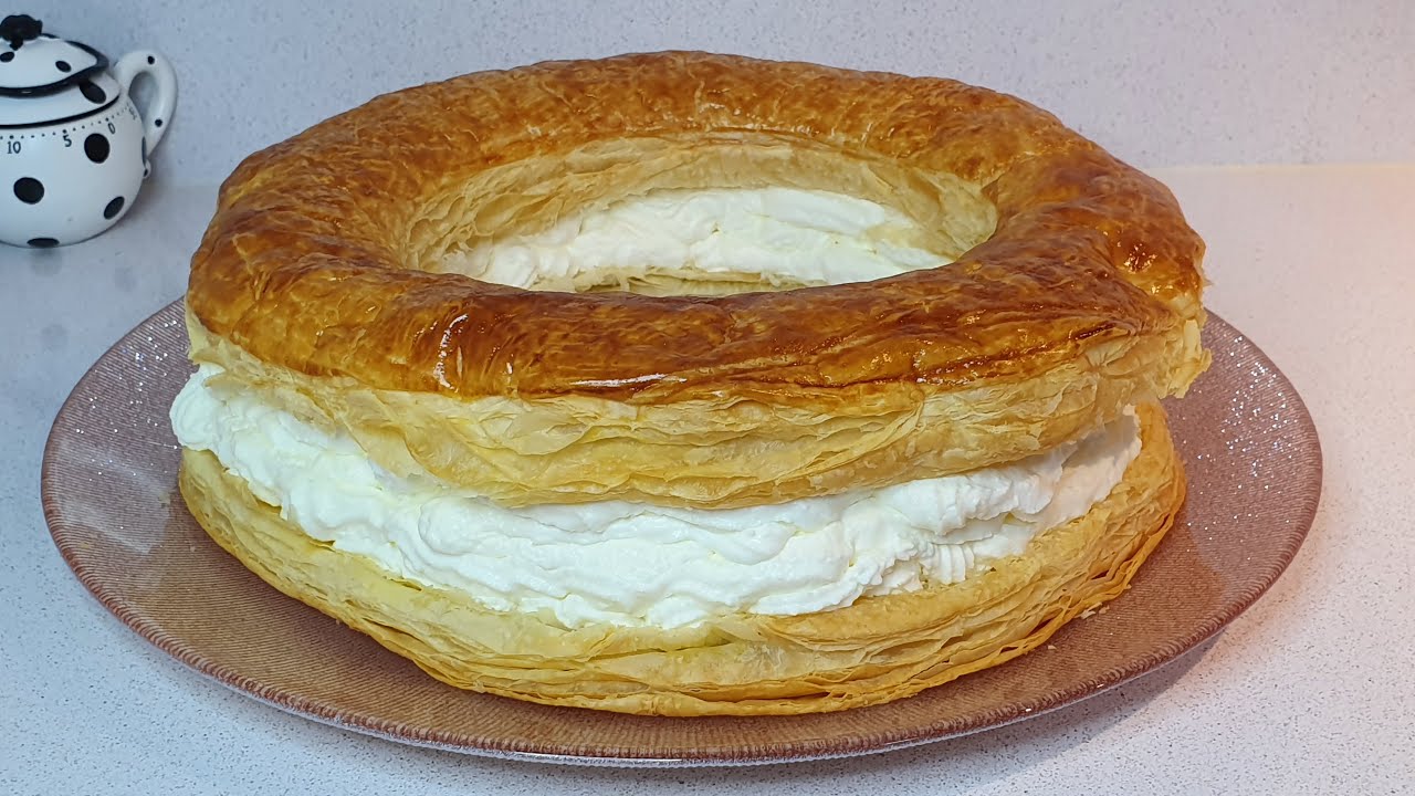 ROSCÓN DE REYES FÁCIL . De hojaldre relleno de nata.