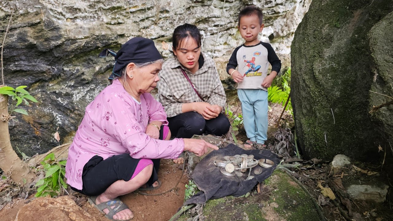 The wandering mute old woman and her touching gift to a kind girl