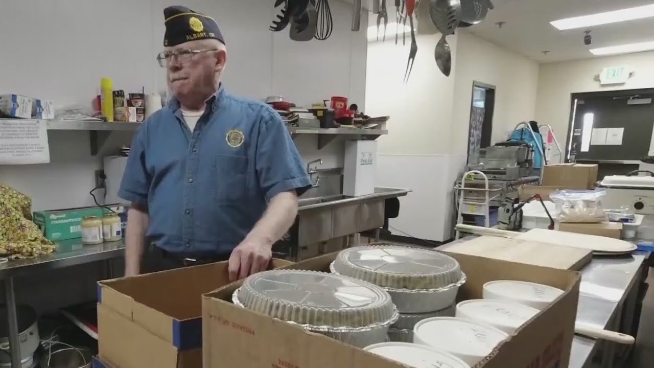 'Veterans help veterans' in Lebanon with turkey dinners