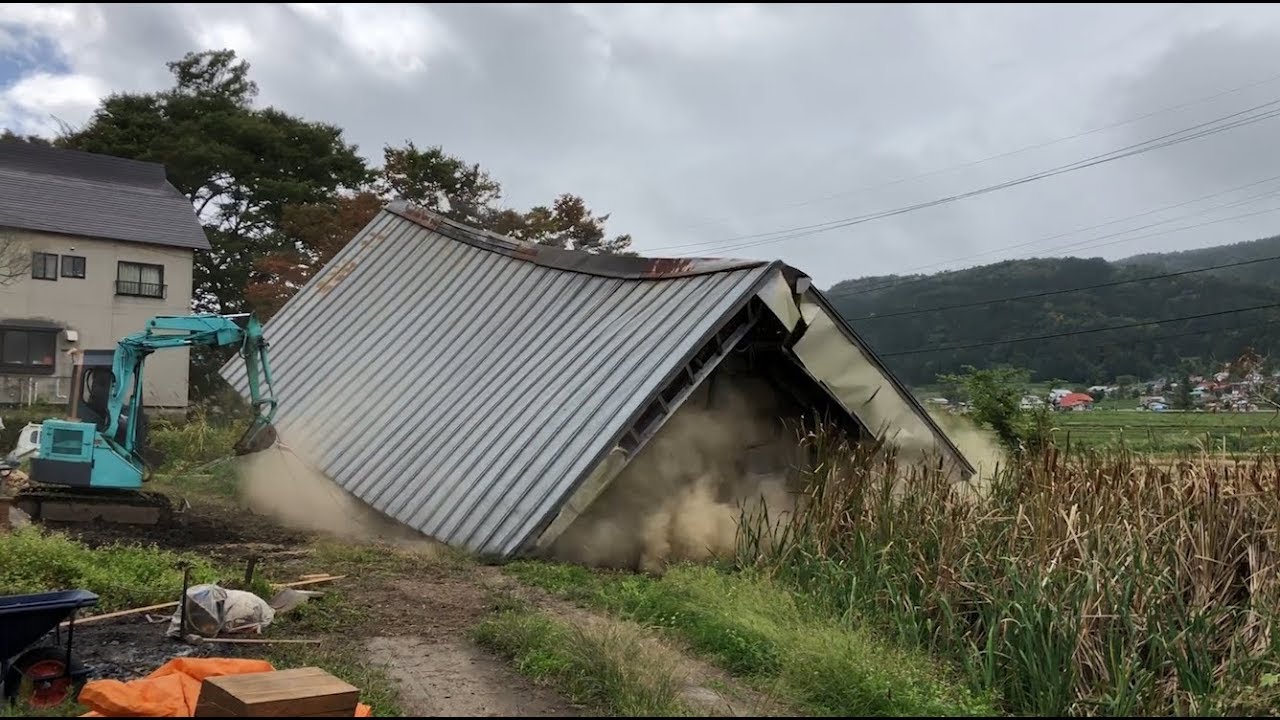 大きい土蔵を壊す