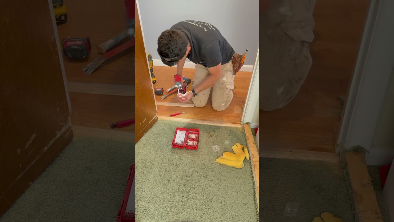 C&oacute;mo instalar moldura entre alfombra y pisos. #atlanta #qualityflooring #woodworking #viralvideo