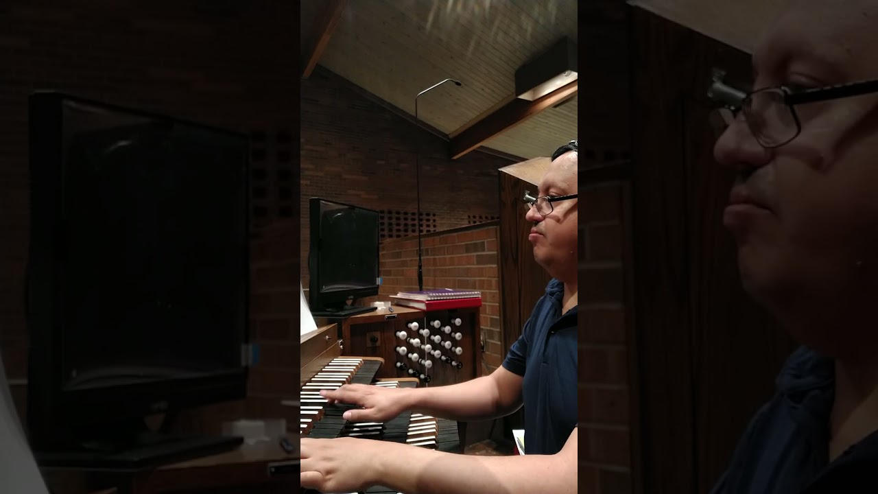 God Himself Is Present (WUNDERBARER KÖNIG), arr. Don Freudenburg