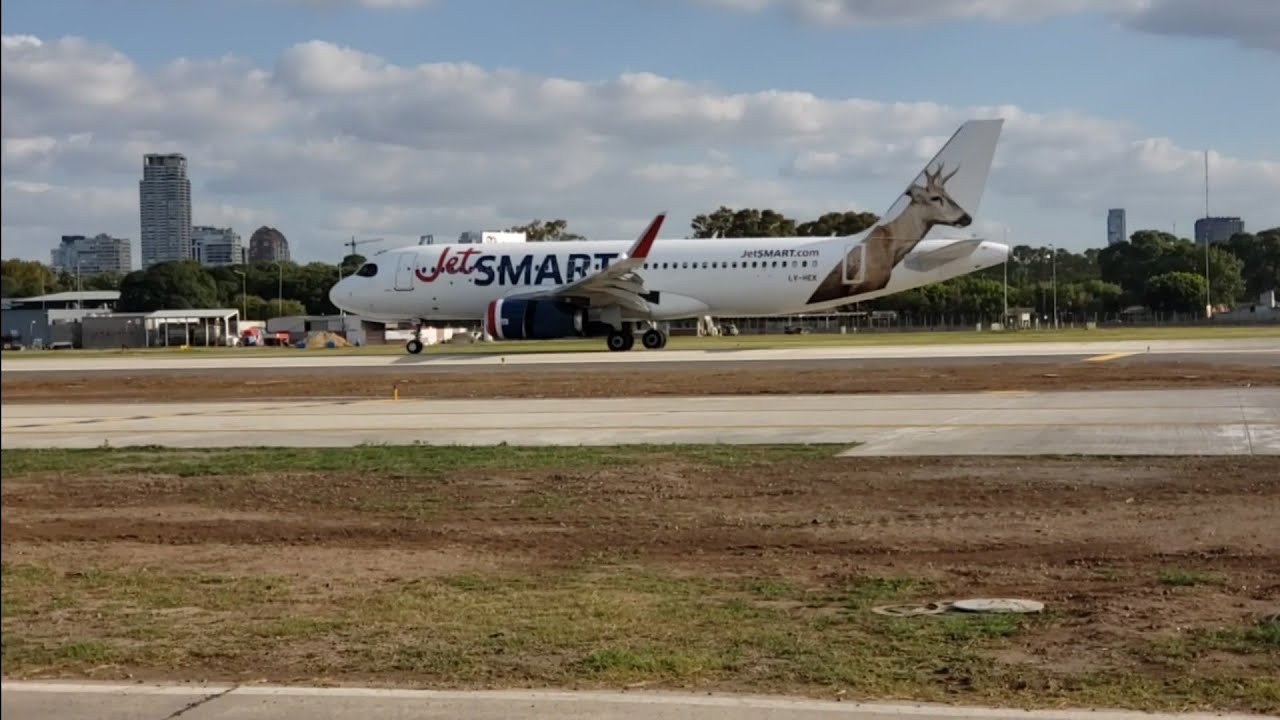 Jetsmart Argentina Airbus A320 LV-HEK landing at Aeroparque Jorge Newbery