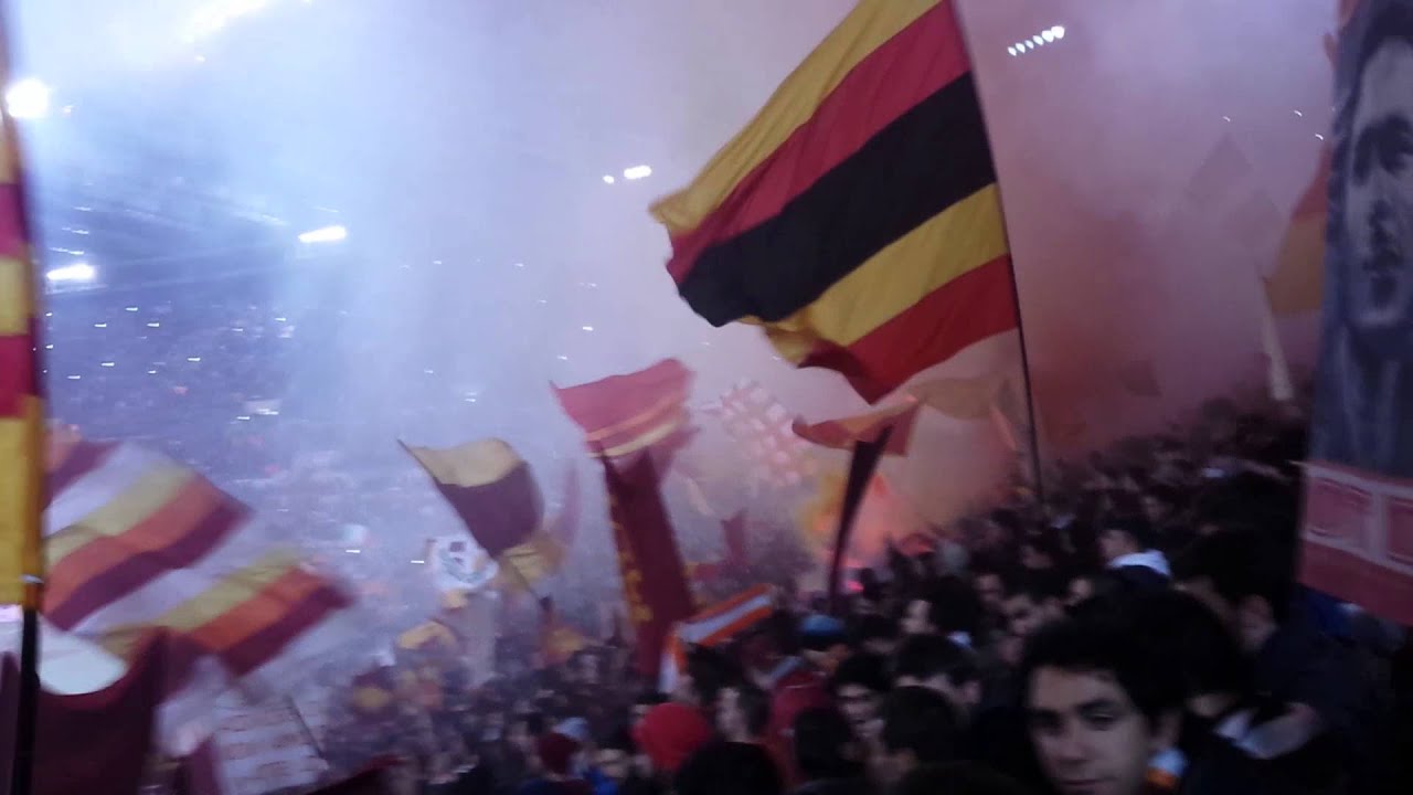 Curva  Sud -  Roma-Juventus 1-1 (02/03/2015) inno