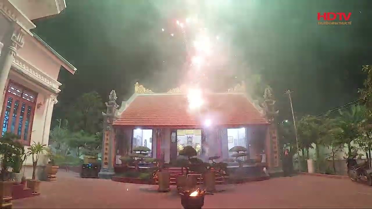 MÃN NHÃN PHÁO HOA GIAO THỪA BÊN GIA ĐÌNH YÊU THƯƠNG