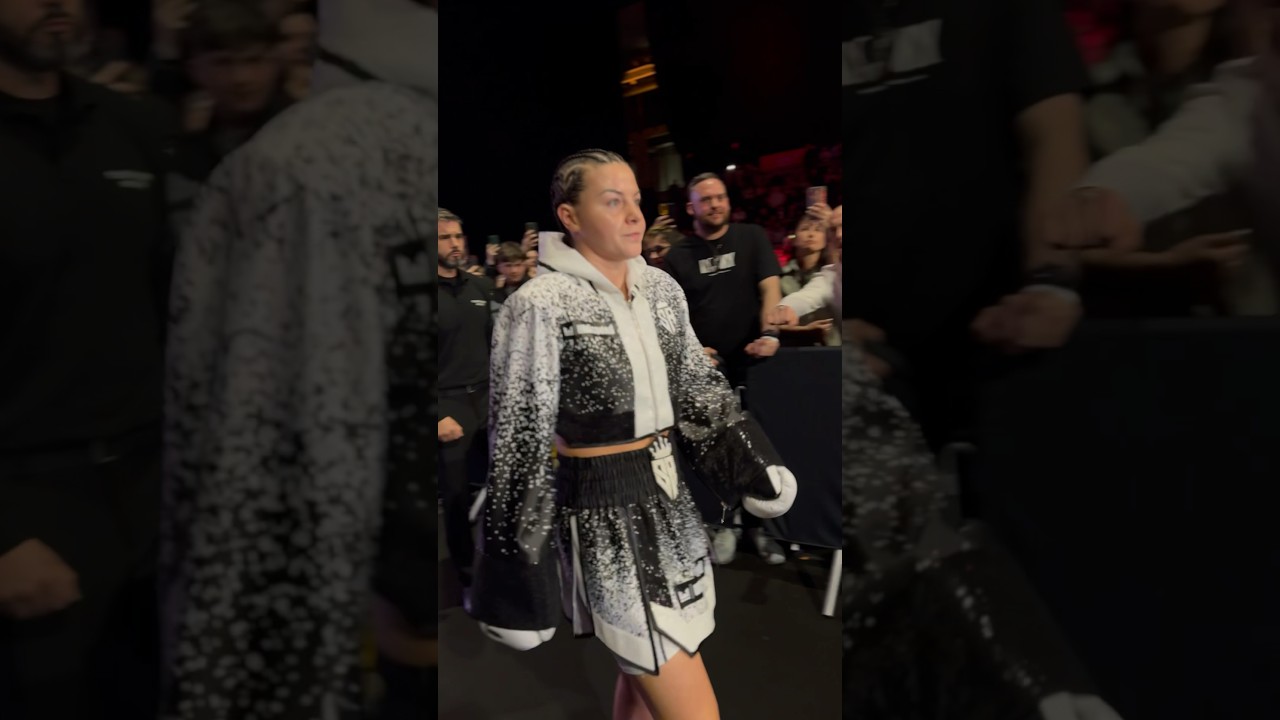 SANDY RYAN RING WALK AGAINST TERRI HARPER | WINS BY STOPPAGE