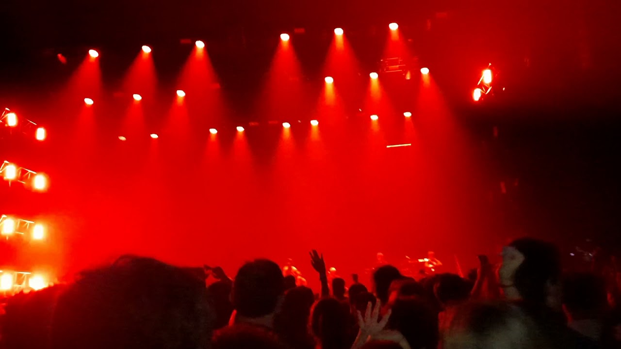 Woodkid Run boy run Zénith de Lille 25 10 21