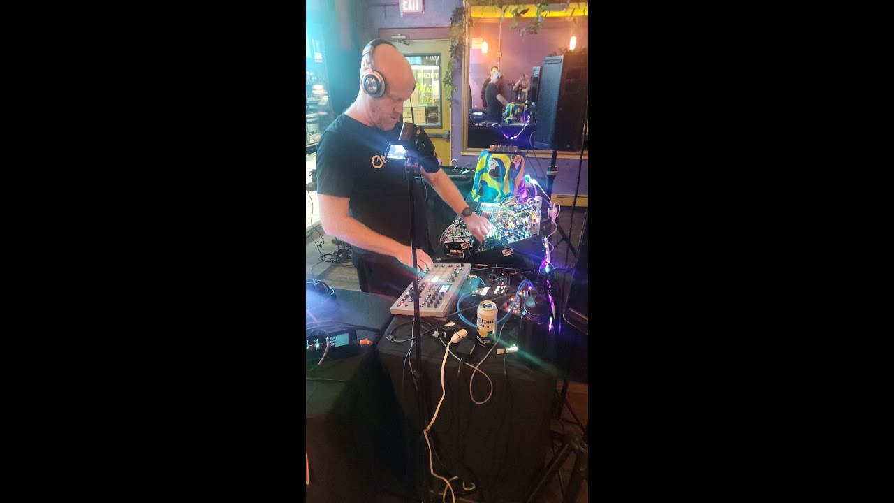 Improvised Live Modular Techno | Patchwork Zuzu | 10 02 2025 | Visuals by Tinkerpo